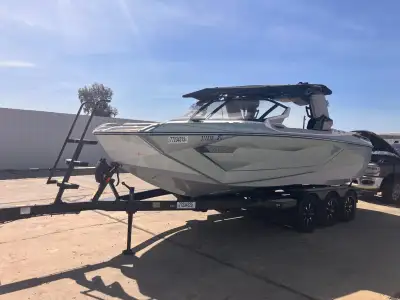 2020 Air Nautique G23 Paragon Supercharged ZZ8 engine 391 hours Heated driver and loveseat JL Stereo...