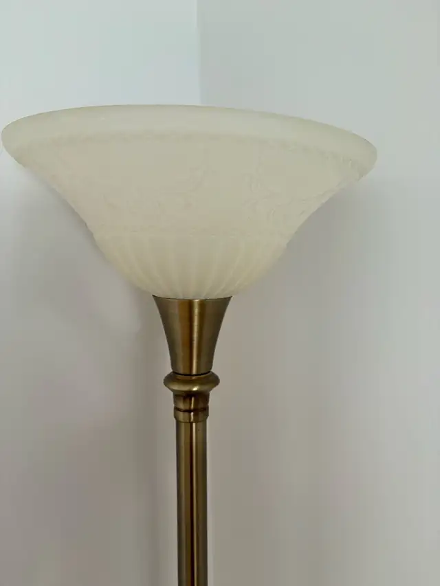 floor lamp in Indoor Lighting & Fans in Markham / York Region - Image 3