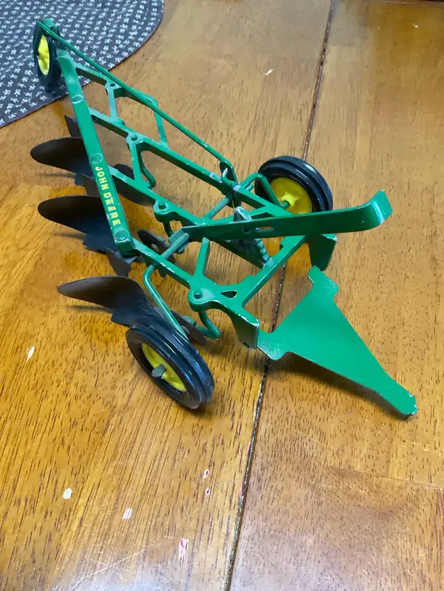 ertl John Deere 4 bottom plow die cast in Toys & Games in Edmonton - Image 3