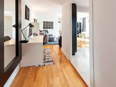 3 1 /2 meuble a cote de HEC et L'UDEM