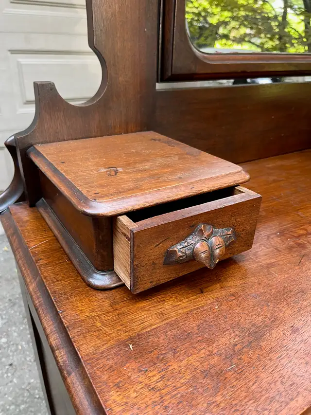 Antique Eastlake Dresser and Fancy Mirror Circa 1800s in Dressers & Wardrobes in City of Toronto - Image 5