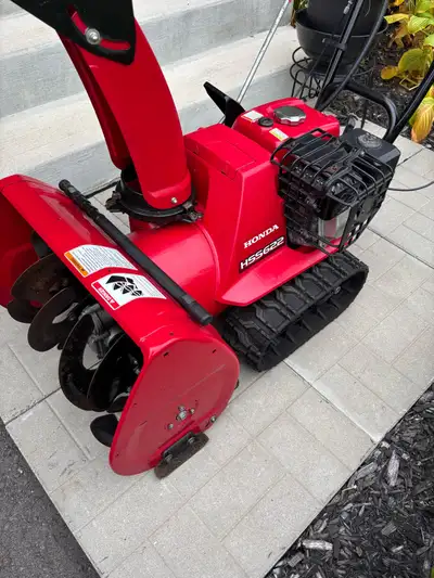 22” Honda HSS622 Snowblower track drive electric start , View more