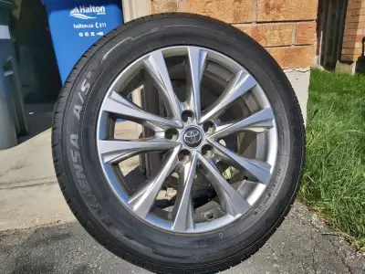 235/55/R16 Toyo tire with rim ( only one tire with rim) Fits Toyota Highlander 10 mm tread depth Dun...
