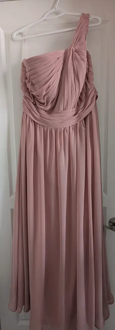 JJ house dusty rose Fits size 16 to 18 Smoke and pet free home Pick up Hamilton MTN