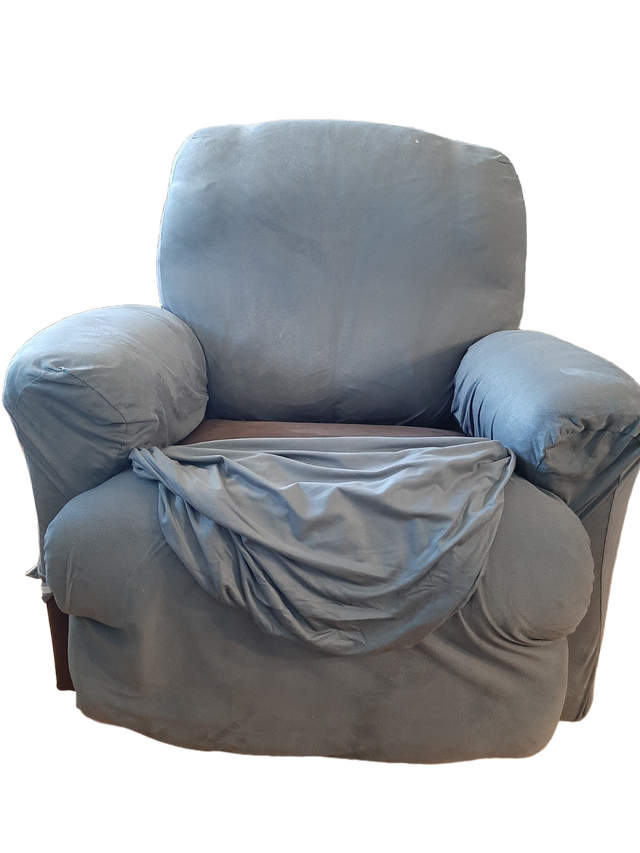 Oversized Rocker Recliner with Cover, Chair, Sofa, Chesterfield, in Chairs & Recliners in City of Toronto - Image 2