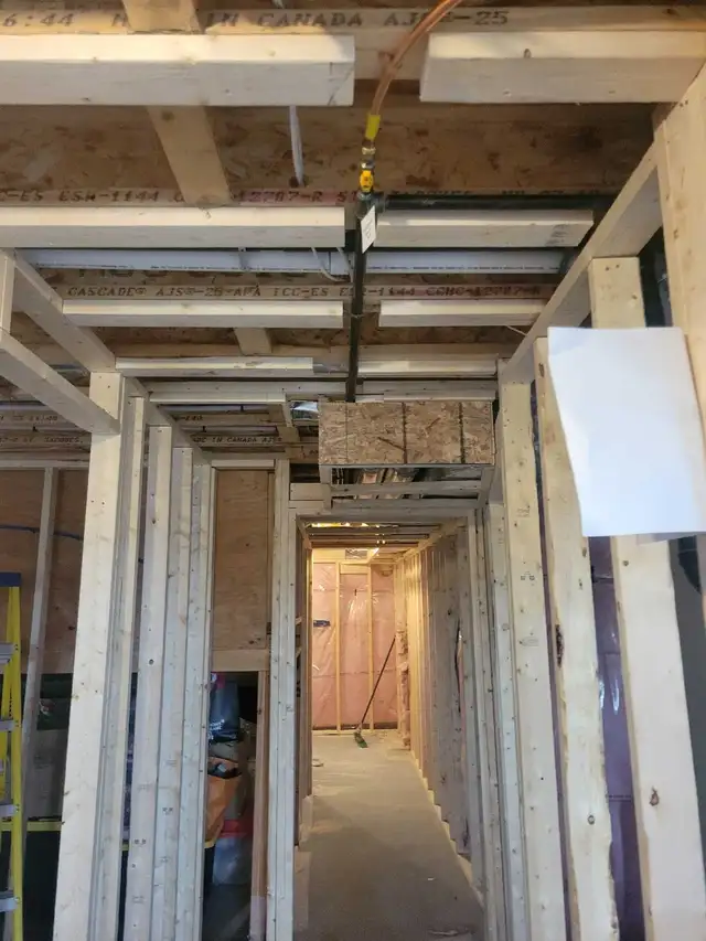 Professional basement framing. in Carpentry, Crown Moulding & Trimwork in Mississauga / Peel Region - Image 7