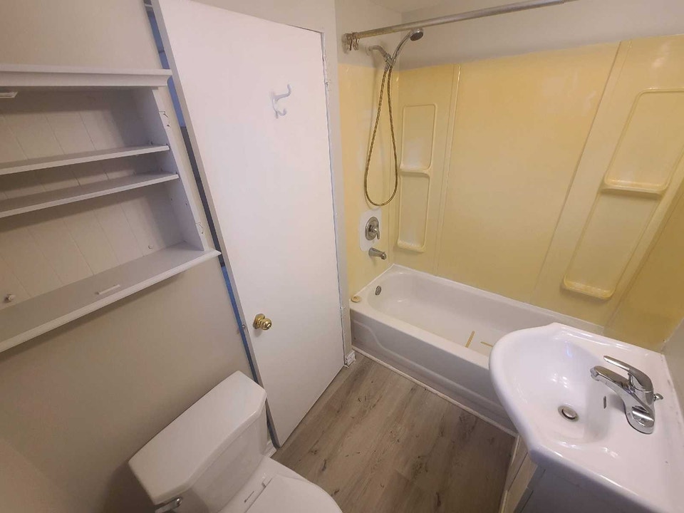 Trenton 2 bedroom ground floor unit $1599, All Inclusive 4