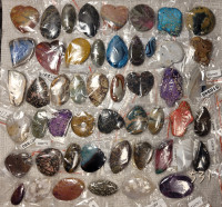 Pendentifs mixtes agates et jaspes 50x Minerals pendants set.