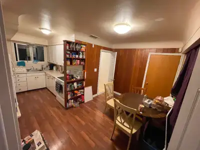 3 Bed, 1.5 bath house close to UVIC and several major bus routes. Available from May-August. $950/pe...