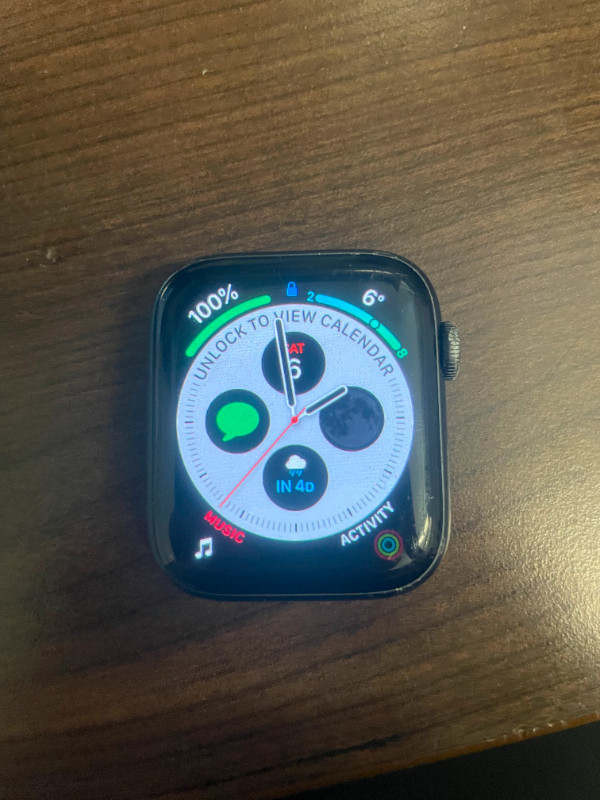 Apple Watch Series 5 44mm Cellular Aluminium & Ceramic Case dans Appareils électroniques  à Ville de Montréal