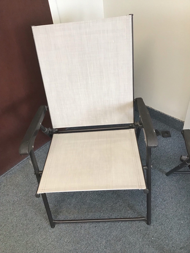 2 chaises pliantes pour extérieur comme neuf 100$ pour les 2 dans Mobilier pour terrasse et jardin  à Longueuil/Rive Sud - Image 2