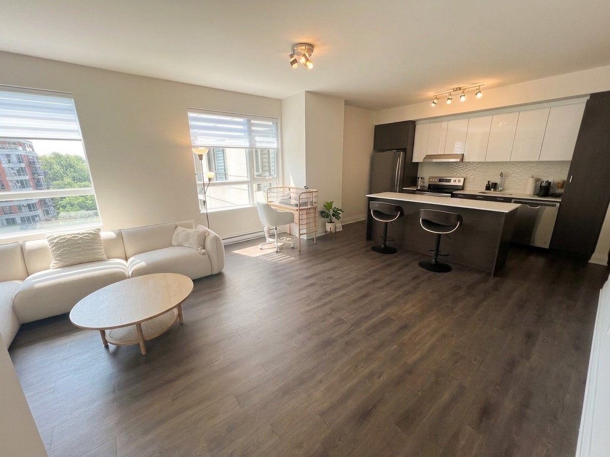 2 Bed 2 Bath in Côte St-Luc | Indoor Garage, Pool, Gym — photo 1