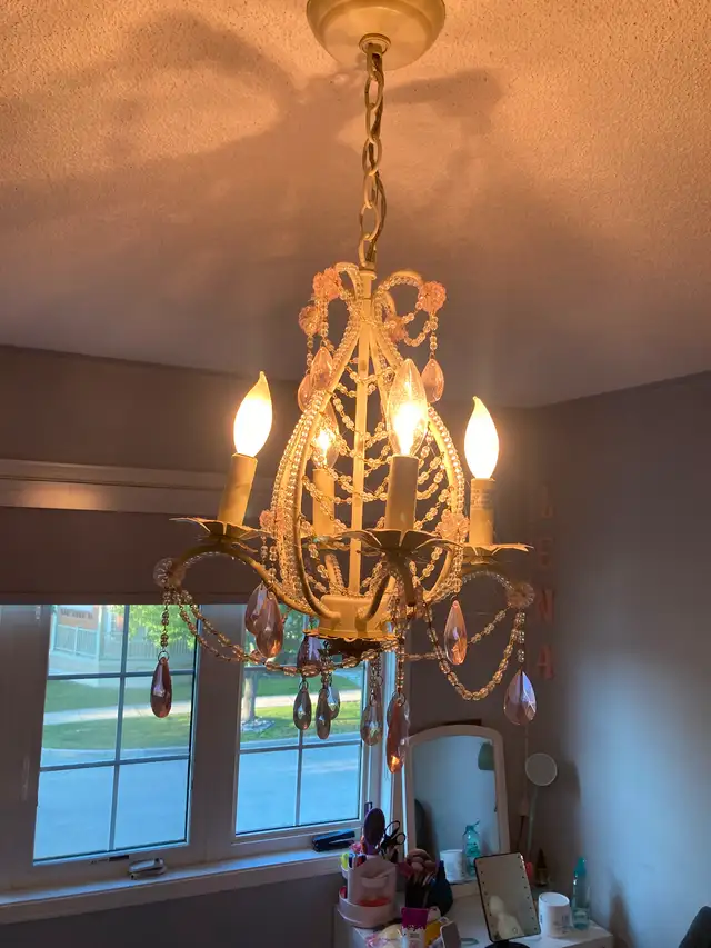 Pink and white chandelier in Indoor Lighting & Fans in Markham / York Region - Image 3