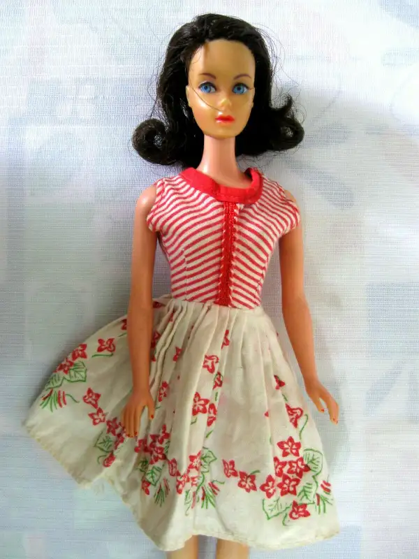 VINTAGE  BARBIE TWIST n TURN DARK  HAIR  MARLO-FLIP DOLL. in Arts & Collectibles in West Island - Image 3