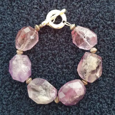 Step into serenity and strength with this exquisite Vintage “Fine Native American” Raw Amethyst Wisd...