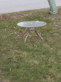 Outdoors glasstop table 
