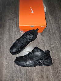 BRAND NEW/ UNUSED Men's size 11 Nike Black Air Monarchy  IV 4E 