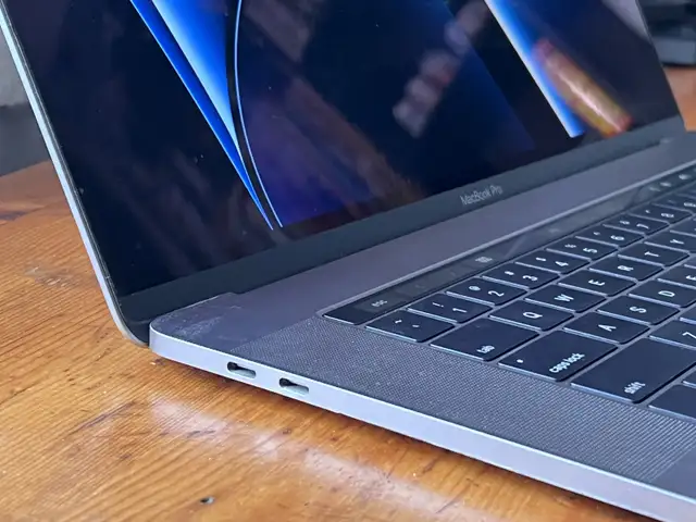 Macbook Pro 2016 15 inch 1TB SSD 16GB RAM Intel i7 2.9ghz in Laptops in City of Montréal - Image 4
