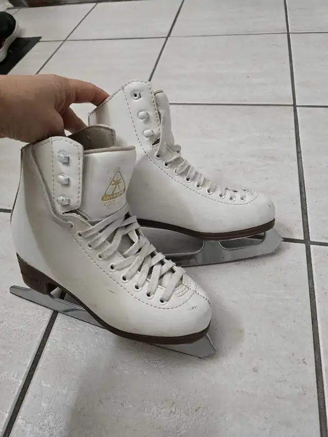 figure ice skates 3 Jackson Youth in Skates & Blades in Mississauga / Peel Region - Image 3