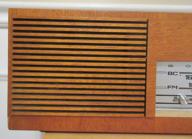 MID CENTURY MODRERN 1968 NORDMENDE SPECTRA PHONIC C RADIO in General Electronics in City of Toronto - Image 2