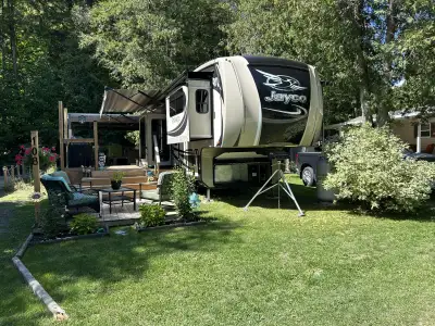 Very well maintained spacious 38′ fifth wheel with 5 slides and dual entrances on a treed private lo...