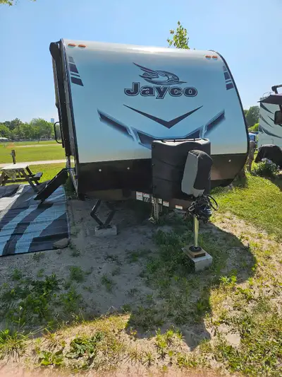 2023 Jayco jay feather 24rl Perfect condition. Solar package and upgraded battery