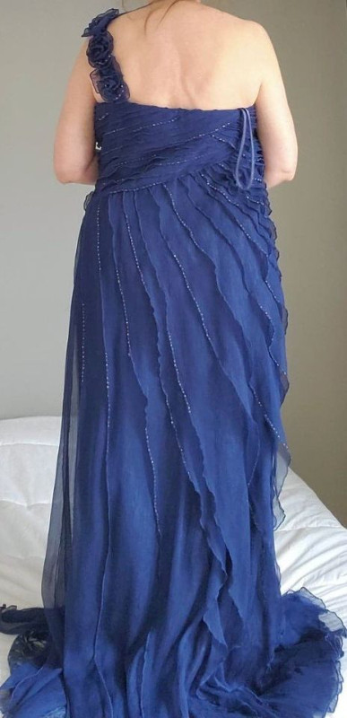 Robe de soirée dans Femmes - Robes et jupes  à Laval/Rive Nord - Image 3
