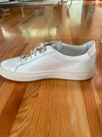 Common Projects Retro Low Sneakers for Sale (Brand New)