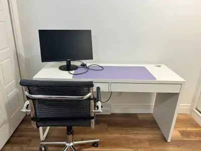 Desk+chair Pickup near Snowdown I don’t deliver