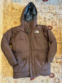Like new The north face parka, 800 filling