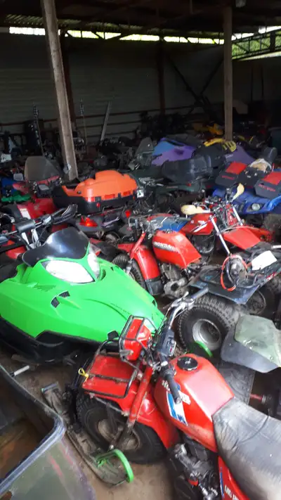 PIECES DE VTT, 3 ROUES ET 4 ROUES. 2X4 ET 4X4 DE 1980 A 1993. HONDA,YAMAHA,SUZUKI,KAWAZAK.,DEMANDER...