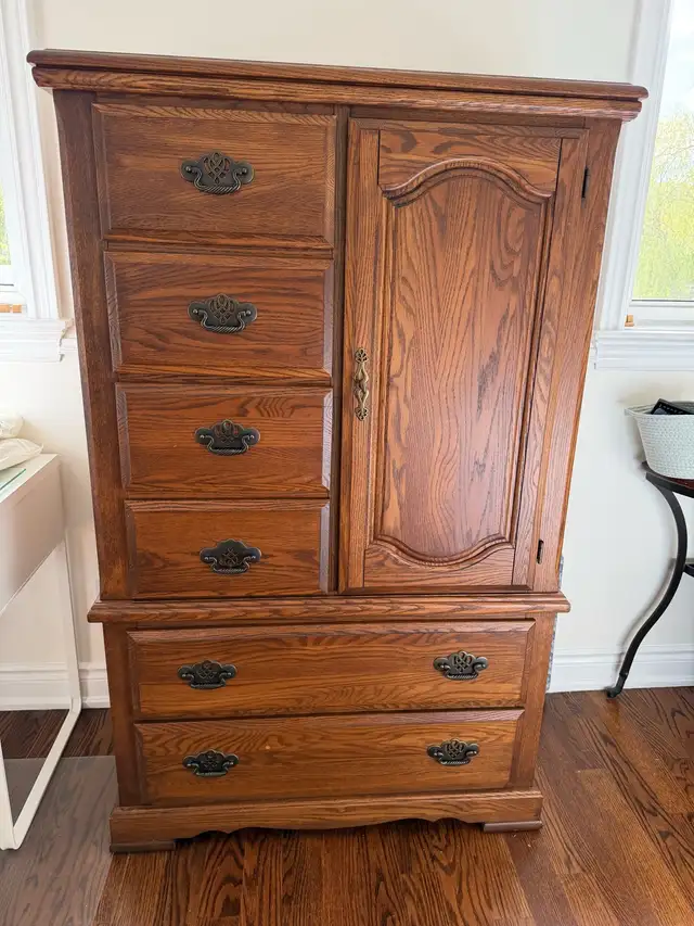 bedroom set in Dressers & Wardrobes in City of Toronto - Image 5
