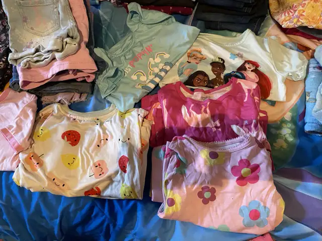 vêtements 5T Fille in Kids & Youth in Longueuil / South Shore - Image 11