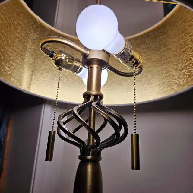 Set of Two Dual Bulb Brass Lamps in Indoor Lighting & Fans in Mississauga / Peel Region - Image 3