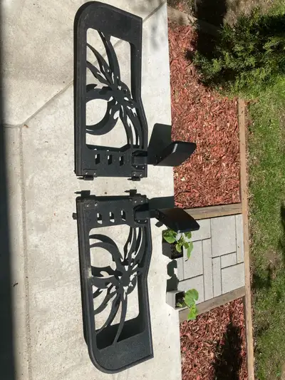 Come with the mirrors Great shape I don’t think they have been used Were $700 new $250 OBO