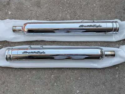 For sale is a set of used but great condition Screamin Eagle Cannon Slip On Mufflers that came off m...