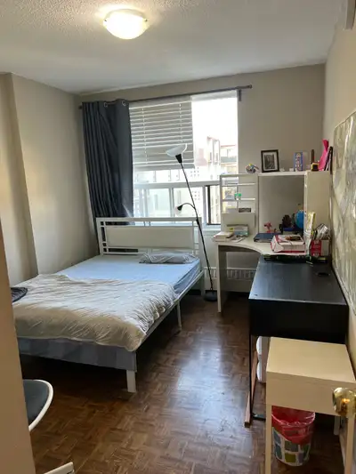 Bright &spacious Apartment Room Available September 1st