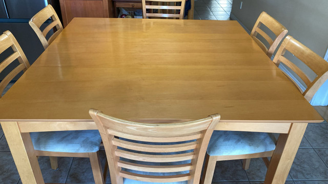 6 - Seater High Top Dinner Table in Dining Tables & Sets in Guelph