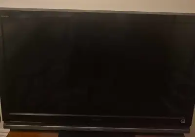 This pre-owned Sony Bravia television provides a reliable viewing experience for your home entertain...