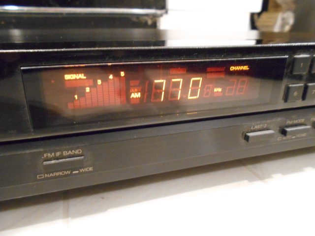 Vintage Sansui TU-X501 Tuner Stereo Digital Synthesizer AM FM in Stereo Systems & Home Theatre in Barrie - Image 3