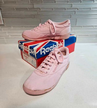 Vintage Reebok pink shoes