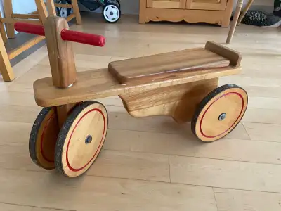 Petit vélo d’intérieur premier âge en bois, View more