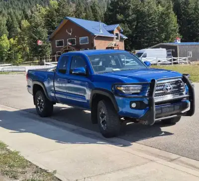 This Toyota is an absolute gem. Truck is beautiful and ready for the next owner. Minor bumper damage...