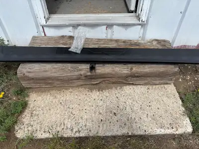 New, still in box. Right side (passenger side) only - single factory running board for Tacoma years...