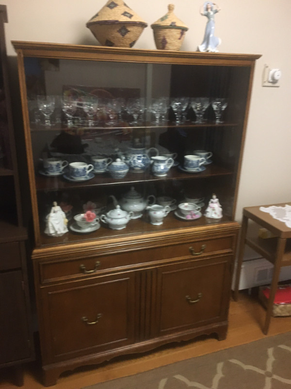 China Cabinet in Hutches & Display Cabinets in Calgary - Image 2