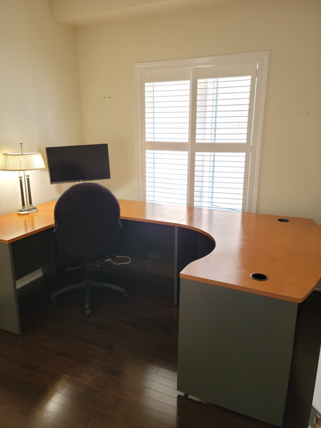 Corner office desk | Desks | Oshawa / Durham Region | Kijiji