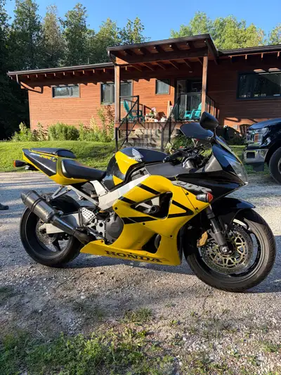 up for sale/trade is 2001 honda cbr 929rr bike fires right up and idles like new, these bikes are kn...