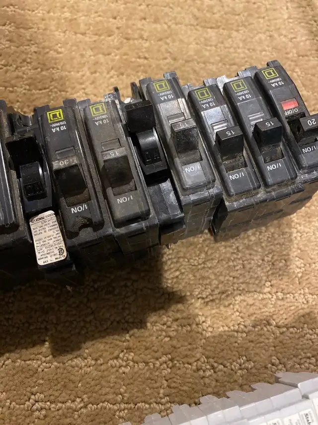 Stab-lok breakers in Electrical in Strathcona County - Image 4