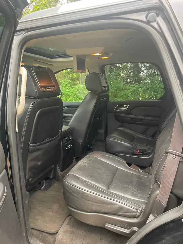 2012 Escalade Platinum551125938162913287