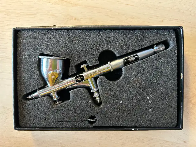 Airbrush Iwata Custom Micron-C Plus v.1 in Hobbies & Crafts in Québec City - Image 2